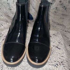 WOMEN’S EILEEN FISHER BLACK PATENT LOYAL BOOTIE-SIZE 6 -GREAT CONDITION!